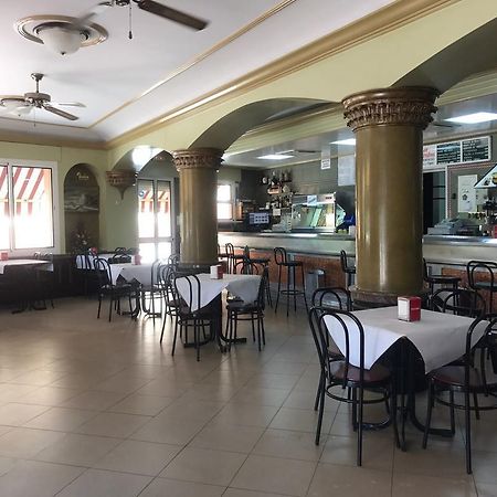 מאירנה דל אלקור Hostal Bar San Pedro מראה חיצוני תמונה